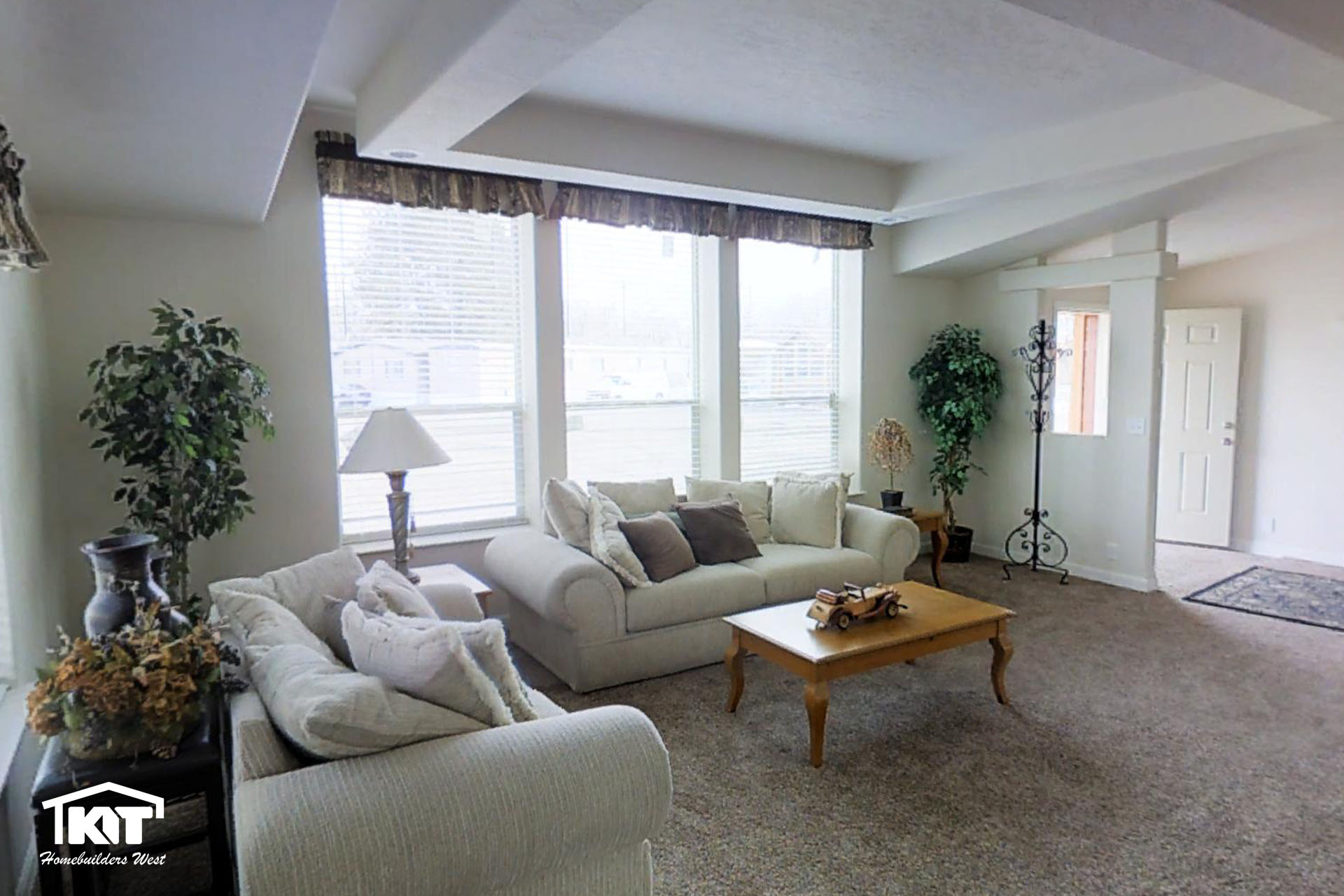 Grand Manor 6008 Carefree Homes